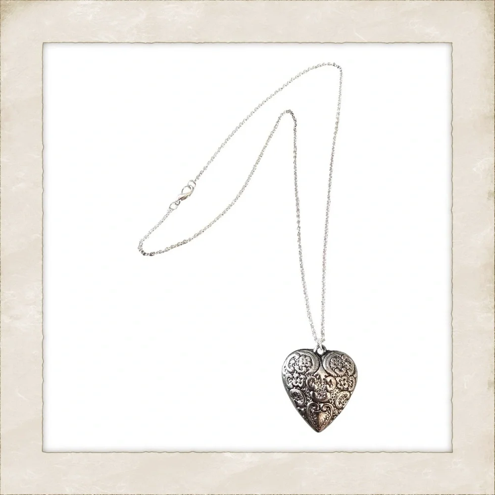 Vintage Silver Puffy Heart Penant Necklace with Etching on both sides,‎ 22”
